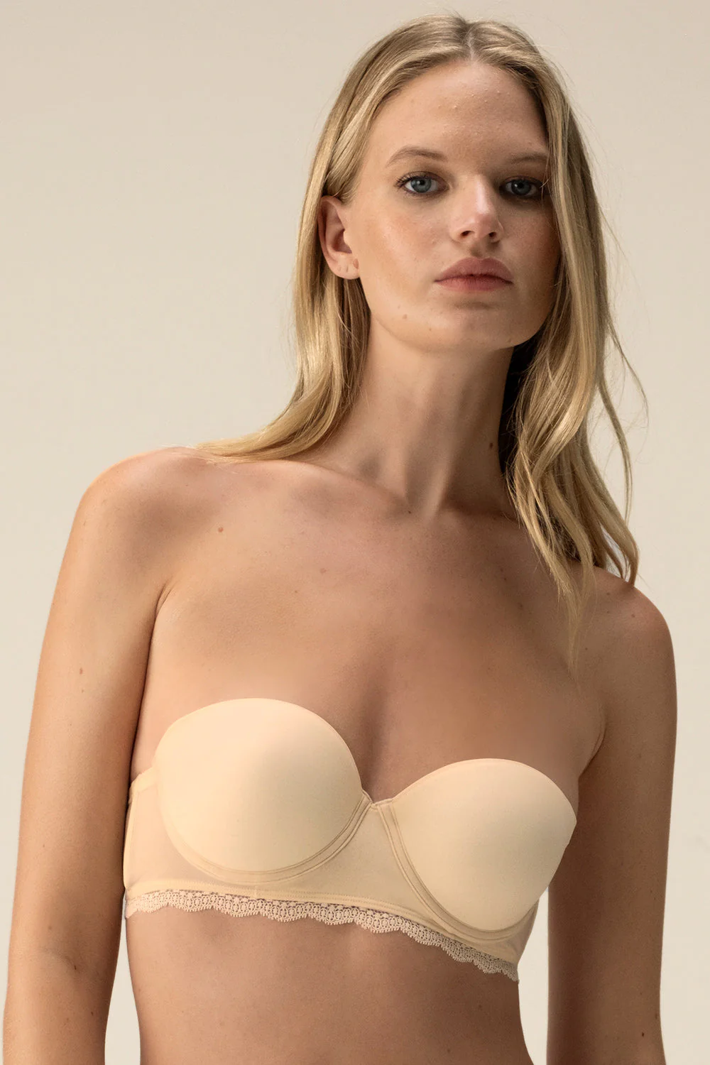 Brasier strapless con copa - Image 3