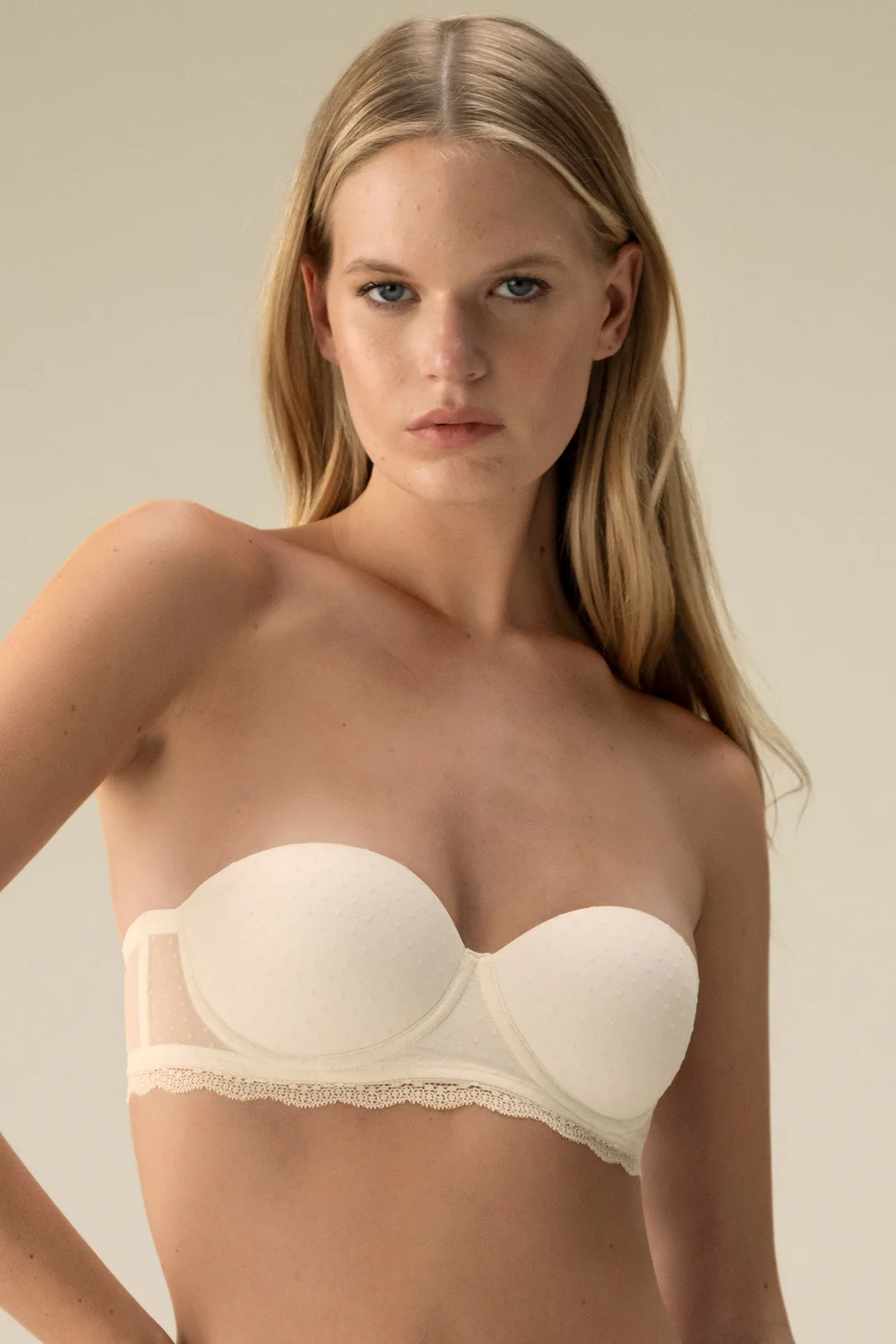 Brasier strapless con copa - Image 4